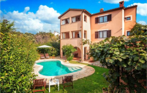 Cozy Apartment In Pula With Jacuzzi